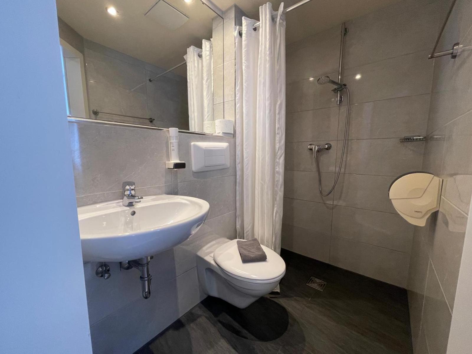 Hotel Loewen Kusterdingen Екстер'єр фото